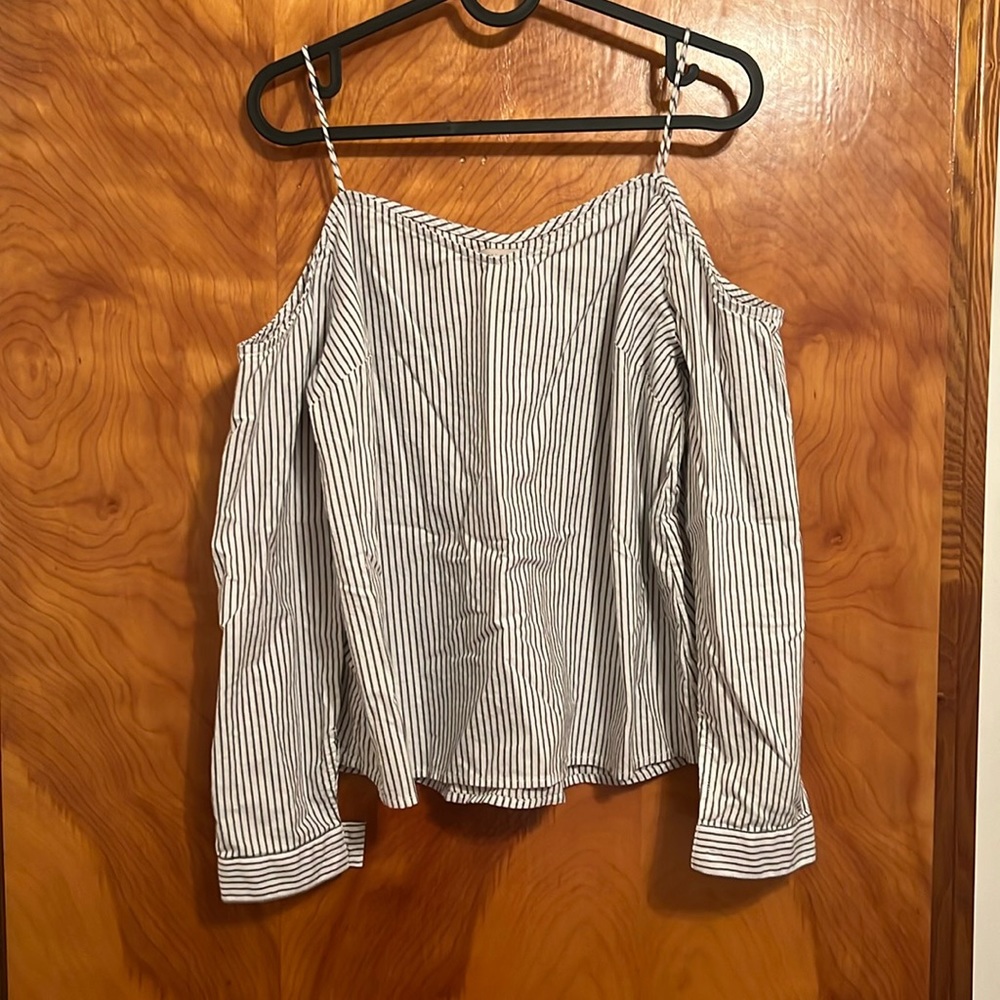 Open shoulder top